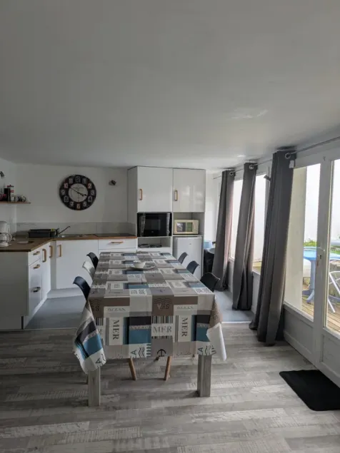 Bright apartment 300m from the port - Image 1