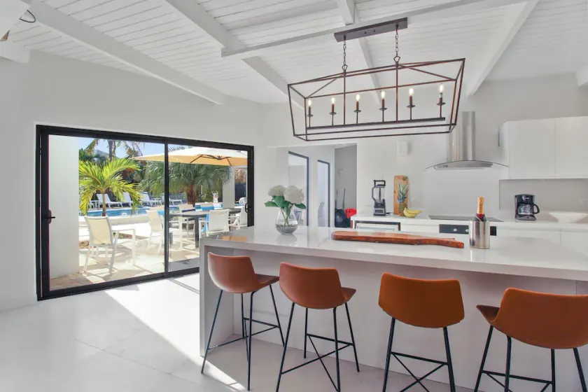 Bocobay Beach House with Pool - Image 1