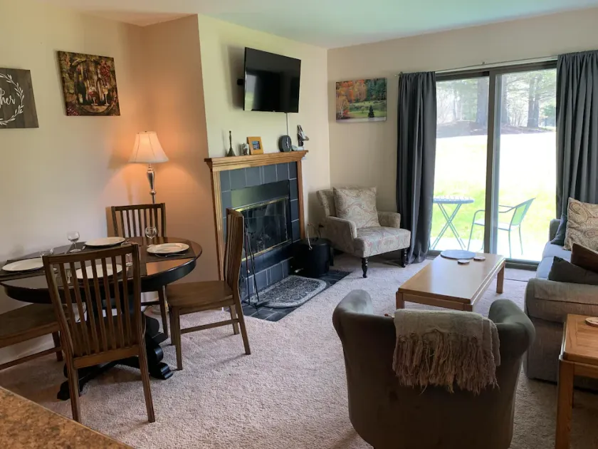 Comfortable, Redecorated Condo at Mount Snow; free shuttle - Image 1