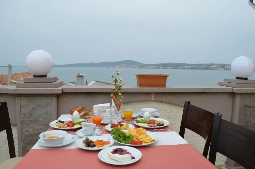 Ayvalık Palas Hotel - Image 1