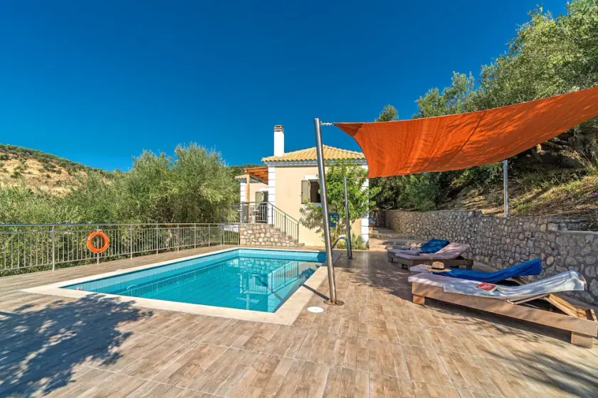Villa paisible construite avec l'intimité à l'esprit - Image 1