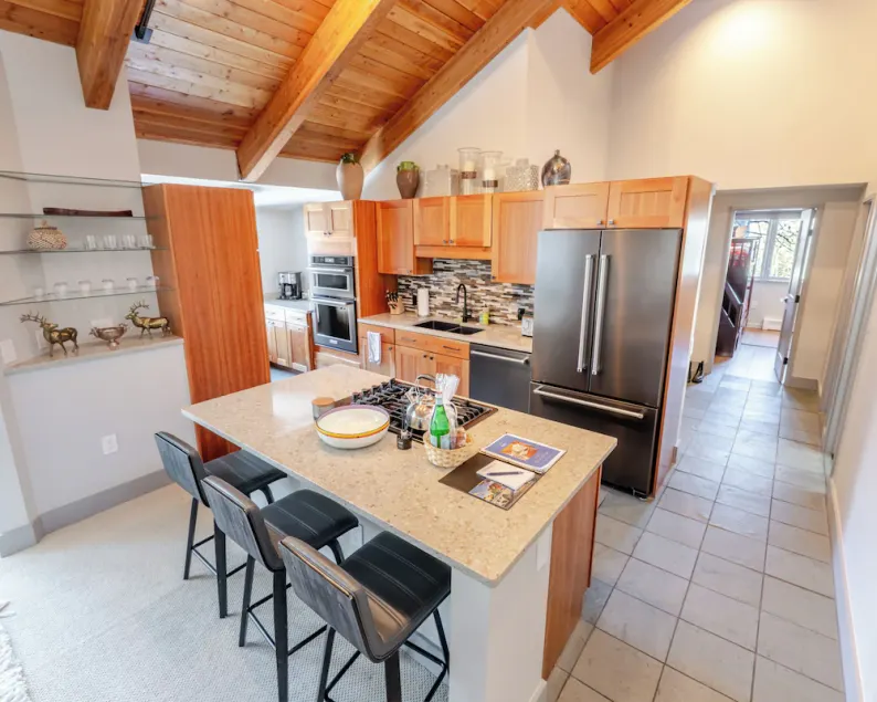 Luxurious Snowmass Village 3BR Condo with Amazing Views and Hot Tub on Bus Route - Image 1