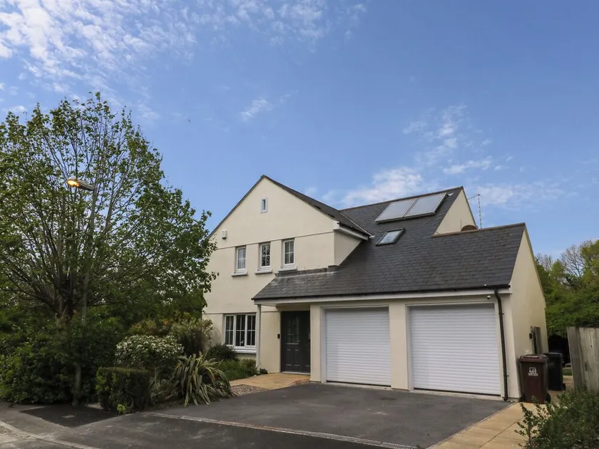 Glebe House - Image 1
