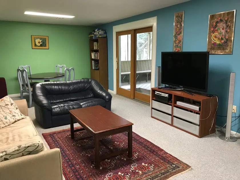 Cheerful, comfortable home in quiet lush area, 15 min from Washington DC - Image 1
