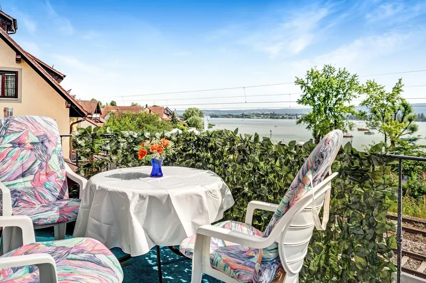 Central Apartment \"Reichenaublick\" on Lake Constance with Lake and Mountain Views - Image 1