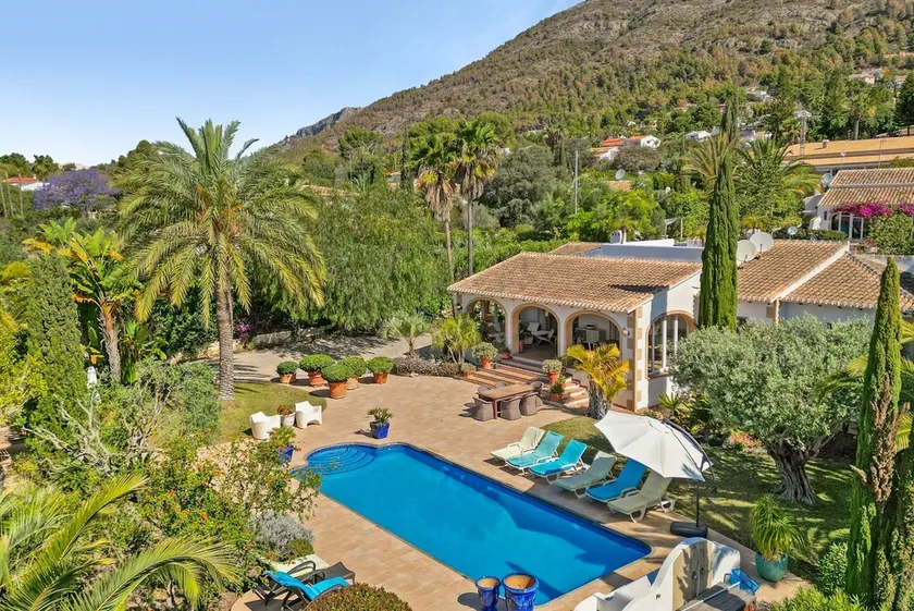 Villa Flores - Image 1