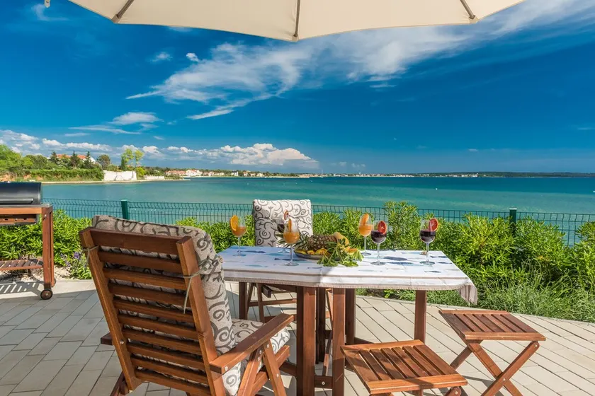 Beautiful 4 bedrooms Villa with a magnificent seaview, swimming pool and terace - Image 1