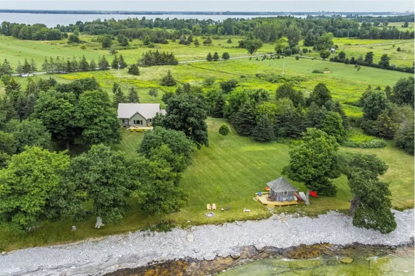 Relaxing Lake Waterfront Home - Image 1