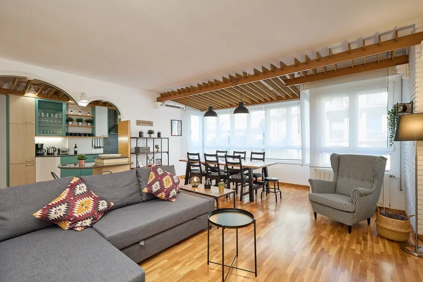 Family-friendly Oasis in the City Center Ideal for Families - Image 1