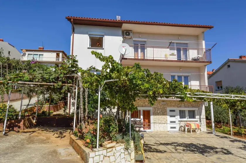 Holiday apartment with terrace and air conditioning - Image 1