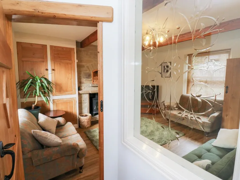 Hivewood Cottage - Image 1