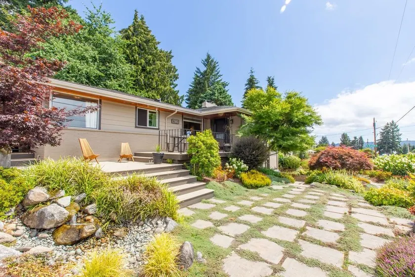 Serene Poulsbo 6br, Sleeps 12, Liberty Bay And Mountain Views - Image 1