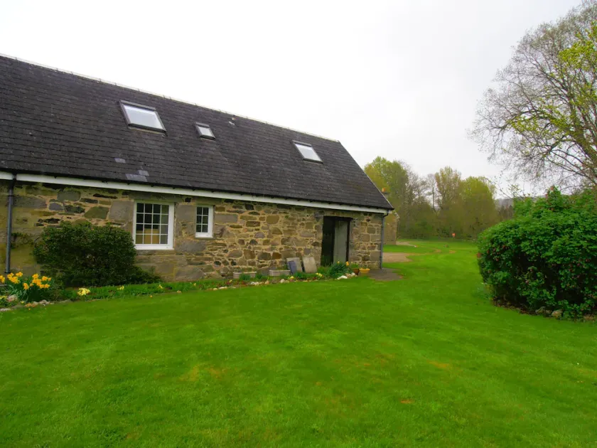 Escape to Rural Highlands Stunning Scenery, Sound of the Burn  Licence PK11943F - Image 1