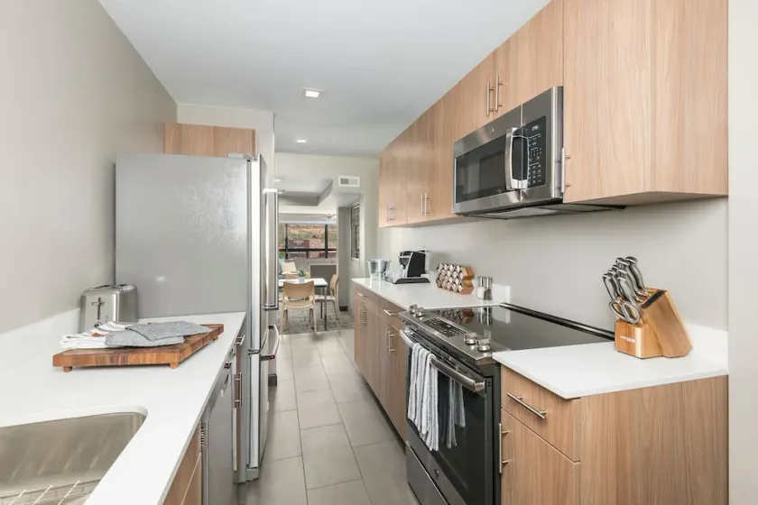 Overlook Uptown - 2 Bedroom Suite with Kitchen @ The Matterhorn - Mountain Views - Image 1