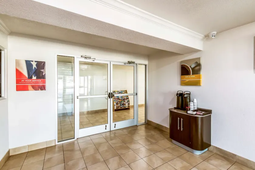 Motel 6-Euless, TX - DFW West - Image 1