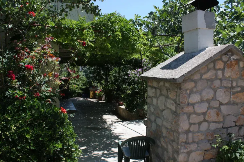 Two bedroom apartment with terrace Murter (A-5098-b) - Image 1