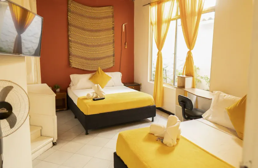 AFRICAHOUSE LA 70-ESTADIO+BREAKFAST OPTION-GROUPS - Image 1