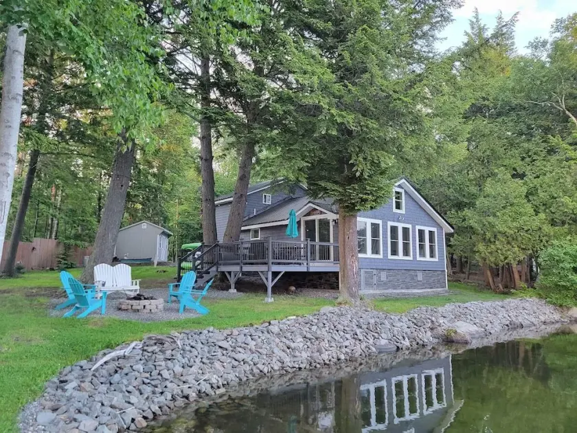 Charmerende 3 Bed Room Lake Front Cottage på Waters Edge, Sebasticook - Image 1
