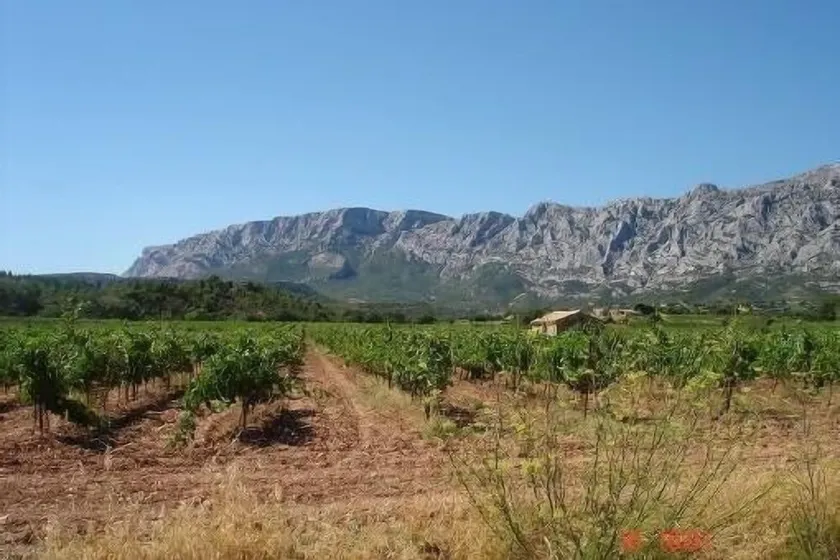 guest rooms 4 persons near the sea & Sainte Victoire - Image 1
