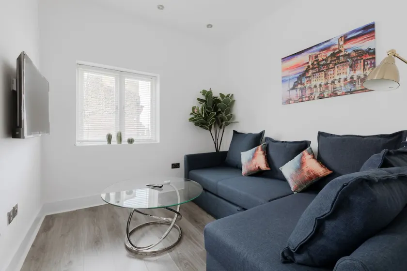 Wonderful 2 Bedrooms one Bathroom near Portobello - Image 1