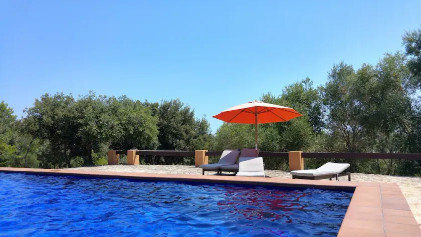 Calme et grand à la campagne avec piscine, forêt, WiFi et TV satellite pour les familles - Image 1