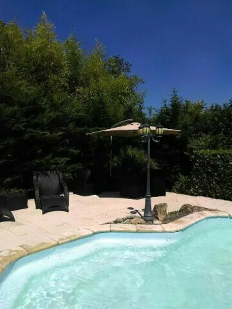 La P'tite House \"Strawberry\" of 52m² welcomes you in the heart of a property of 8800m² - Image 1