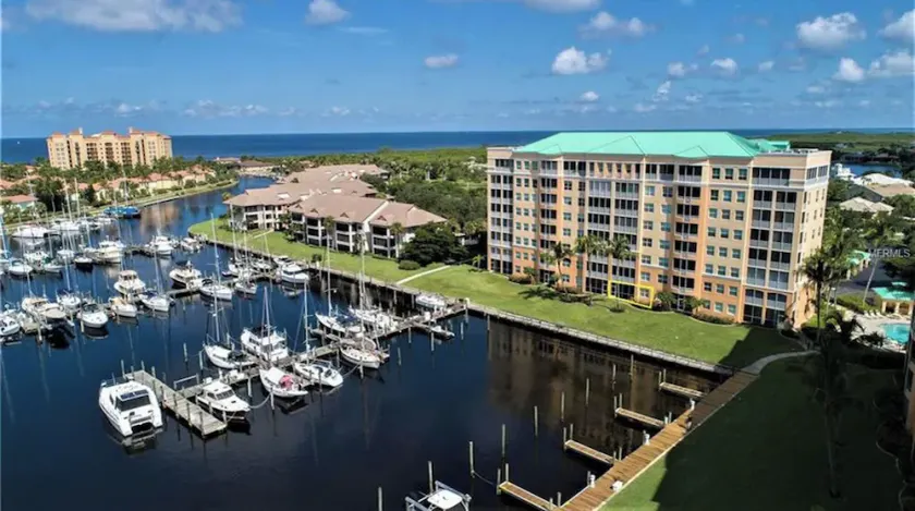 Fantastic views over looking Burnt Store Marina in Harbour Towers! - Image 1