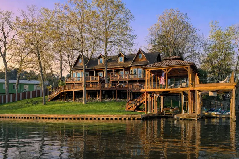 2-tier Dock w/ Lift! Jordan Lake Family Retreat - Image 1