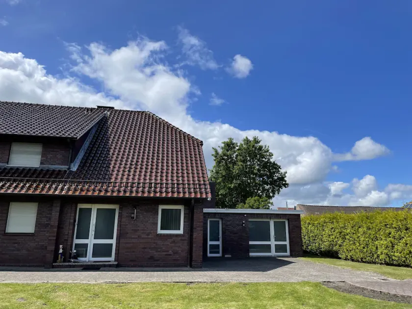 Top vacation home, 6 pers., sauna, 2 bathrooms, WLAN, fireplace, terrace, playground, dog - Image 1