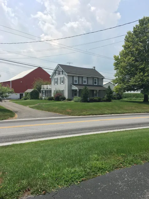 The Rustic Old Farmhouse Peaceful home in Amish country,10 min from tourist area - Image 1