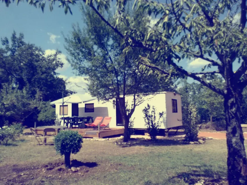 Quiet and very few neighbors around - Image 1