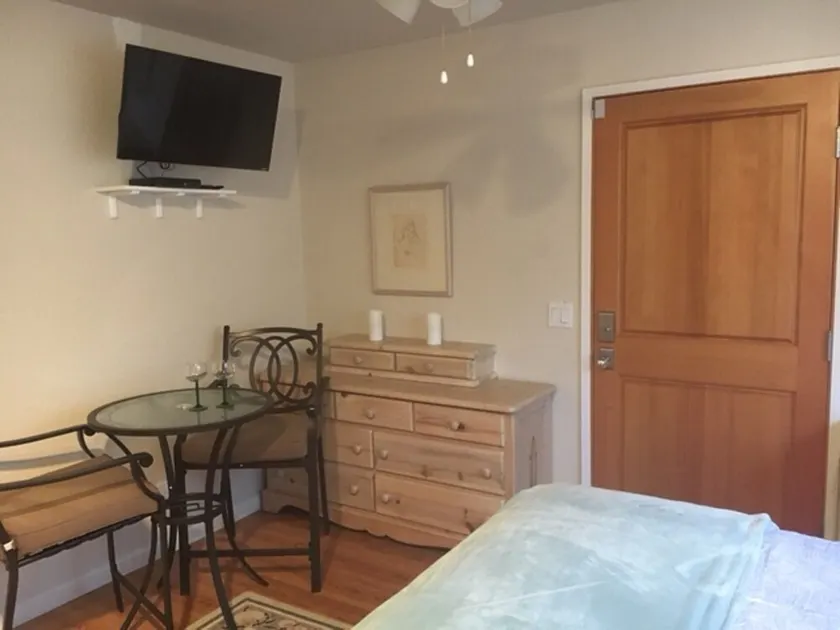 Sehr ruhiges und friedliches Zimmer mit eigenem Eingang und eigenem Bad - Image 1