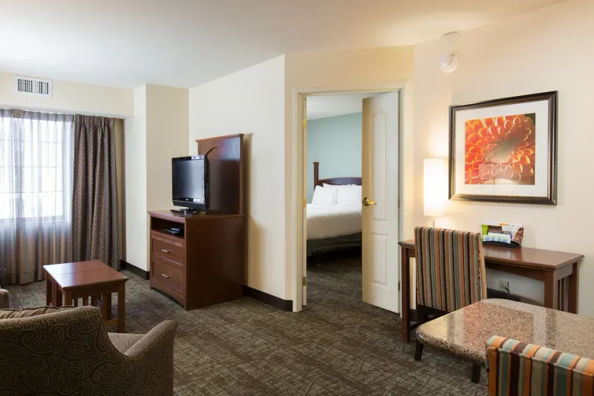 2BR Queen Suite w/ Full Kitchen | Free Breakfast - Image 1