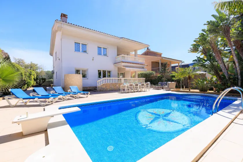 VILLA DE LUJO EN LA LLOSA para 12 personas. 7 Dormitorios y piscina privada - Image 1