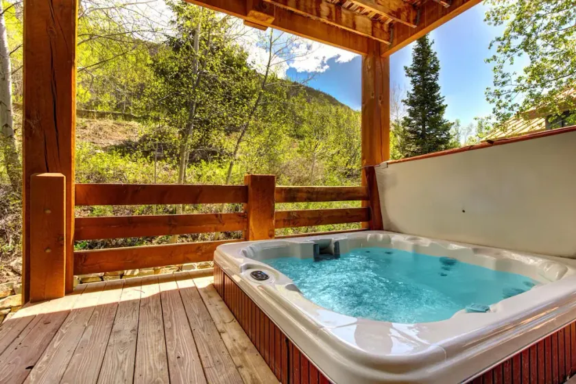 KBM Resorts Private Home Complimentary Deer Valley Winter Shuttle Hot Tub Mountain views Wood Fireplace 2 Family Rooms PAC-2410 - Image 1