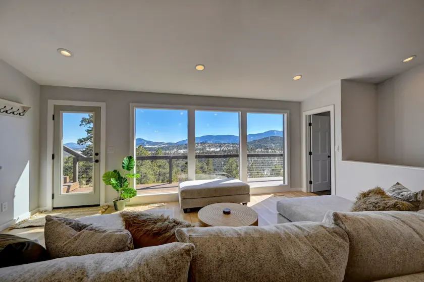 Wonderful Mountain Scenic Views with Freestanding Arcade - Image 1