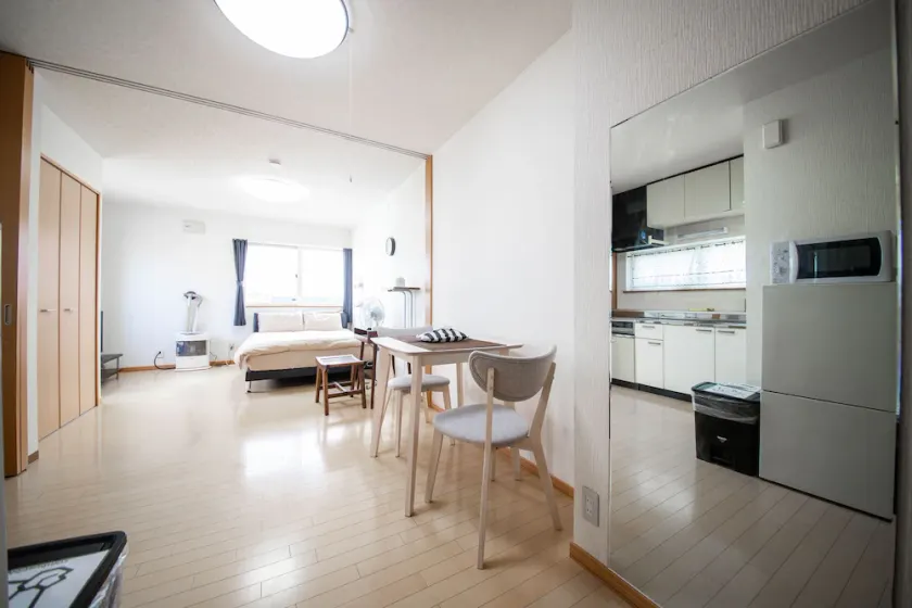Sumiyoshi House Room B - Image 1