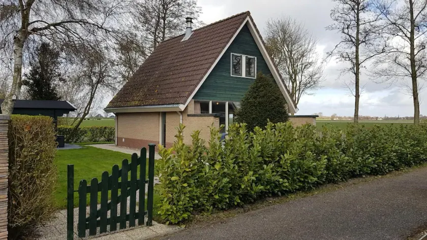 Une belle maison avec une vue incroyable sur un terrain d'angle - Image 1