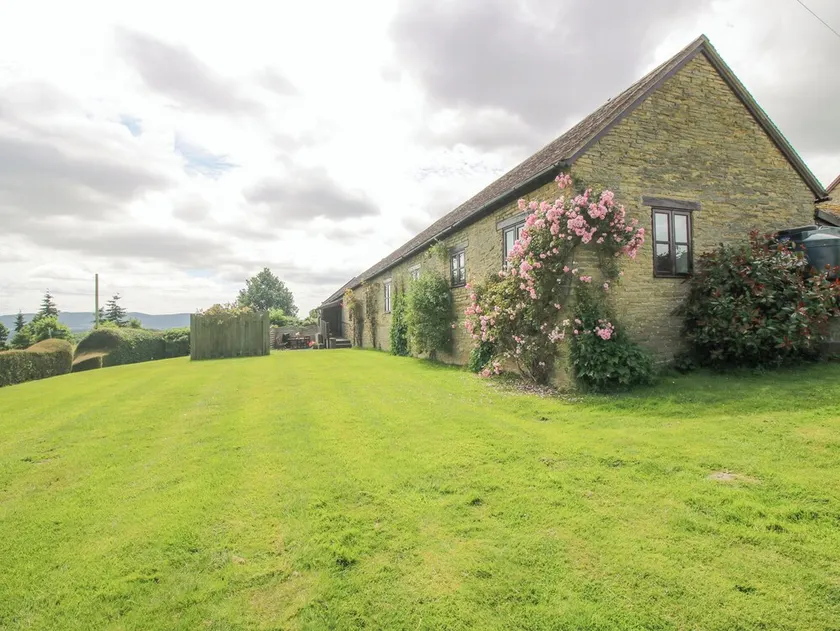 THE ONIBURY, family friendly, with pool in Ludlow - Image 1