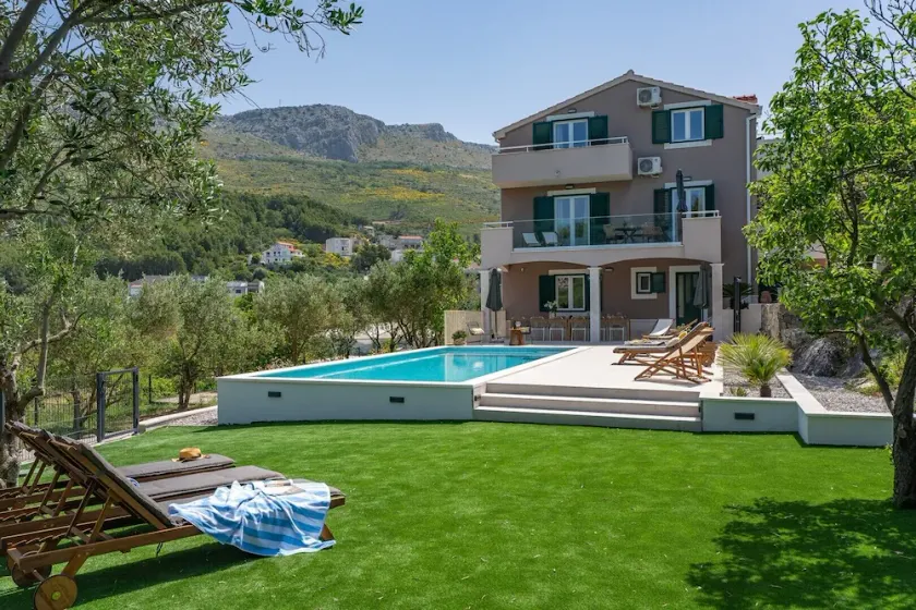 Villa Mamma Mia, a 6-bedroom property with 40sqm pool - Image 1