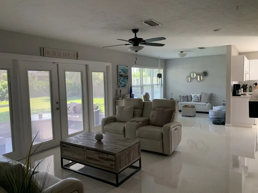 Red Sunset Casita, Mins to Anna Maria Island!Lots of space a boaters Paradise!   - Image 1