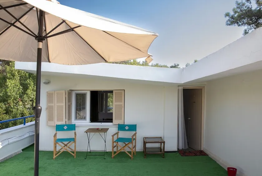 Peaceful roof apartment 3 min from the beach! - Image 1