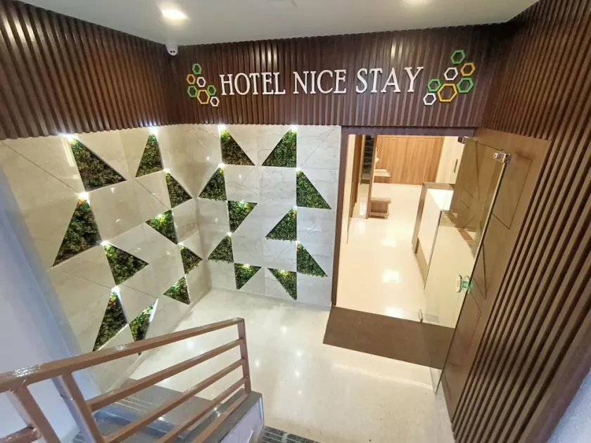 Hotel Nice Stay - Image 1