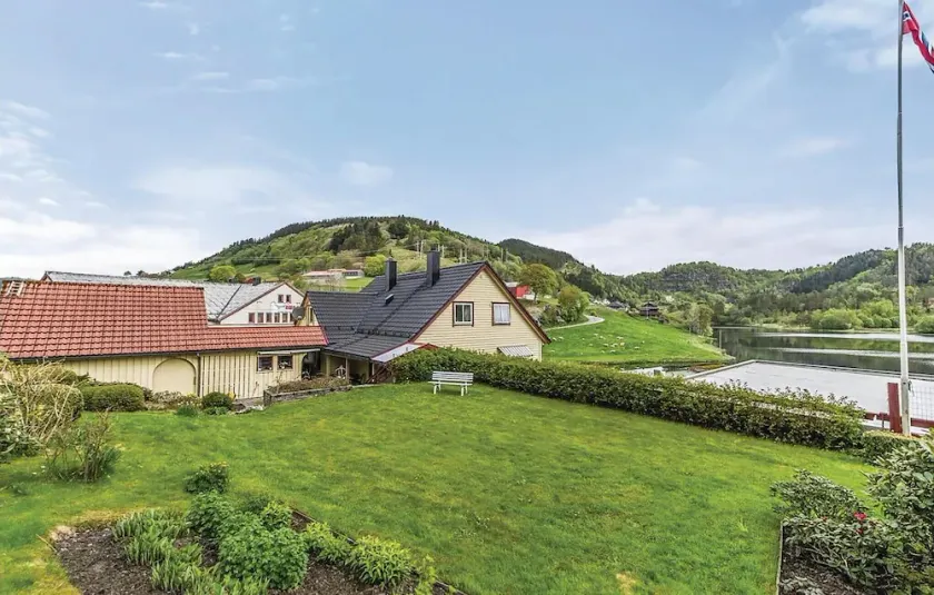 Hyggeligt hjem i Seim med hus havudsigt - Image 1