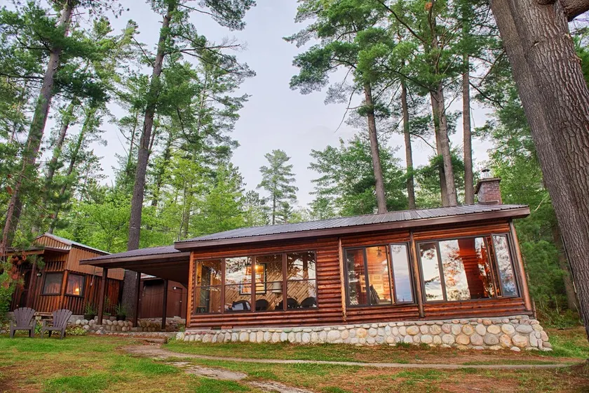 Beautiful Waterfront Log Cottage with Dock, Beach & Sleep Cabin Near Mattawa - Image 1