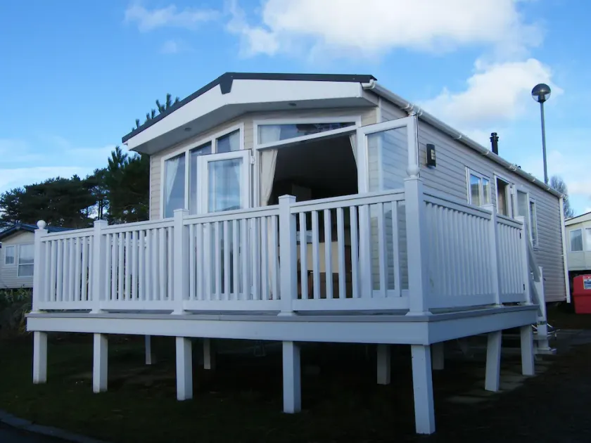 Lotus 2 bedroom dog friendly caravan with veranda offers a stunning sea view. - Image 1