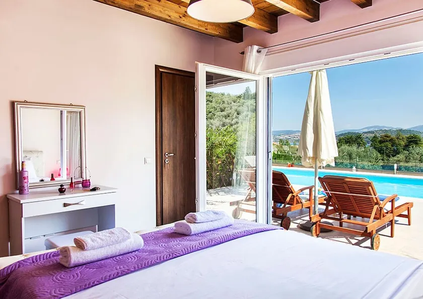 VILLA MANOS in Ligia - Image 1