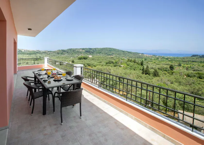Spacious House with extraordinary view in Corfu - Image 1