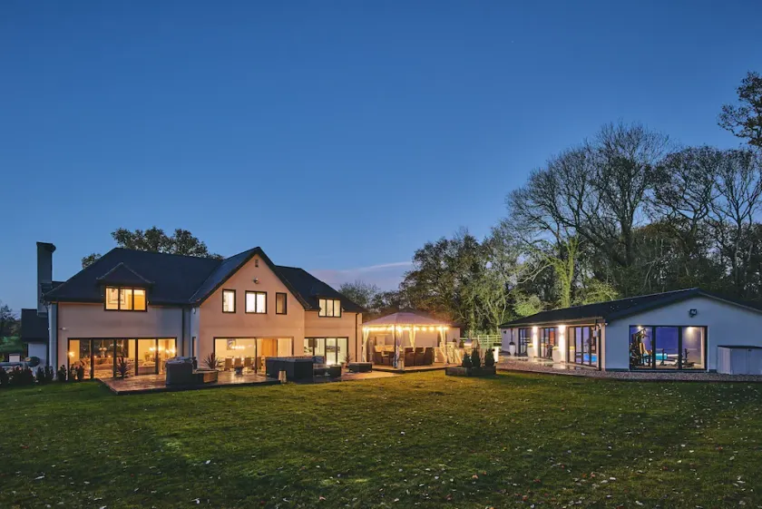 Woodland House - Luxury Cottages - Image 1