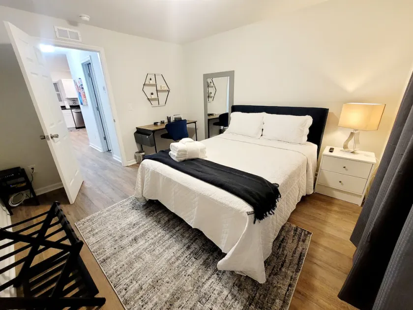 Exceptional Studio in CHS! Quiet Cozy with Onsite Parking/Washer/Dryer & HS Wifi - Image 1